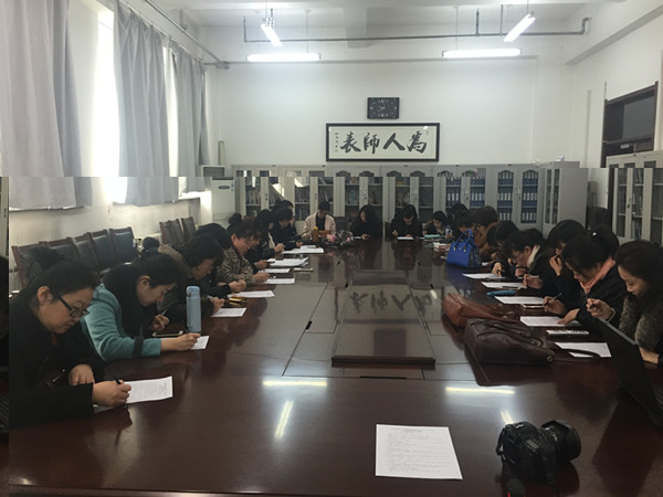 女教工們認真答題2_副本.jpg 女教工們認真答題2_副本.jpg